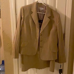Tahari ASL skirt suit